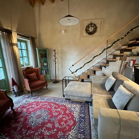 Apartament Aristi Boutique Stonehouse With Attic Zewnętrze zdjęcie