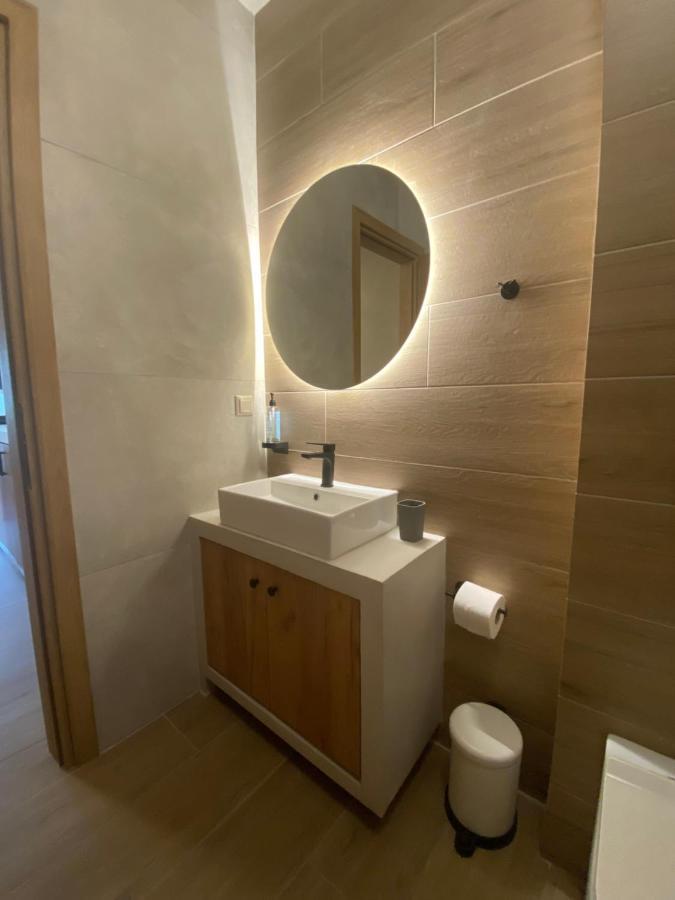 Apartament Aristi Boutique Stonehouse With Attic Zewnętrze zdjęcie