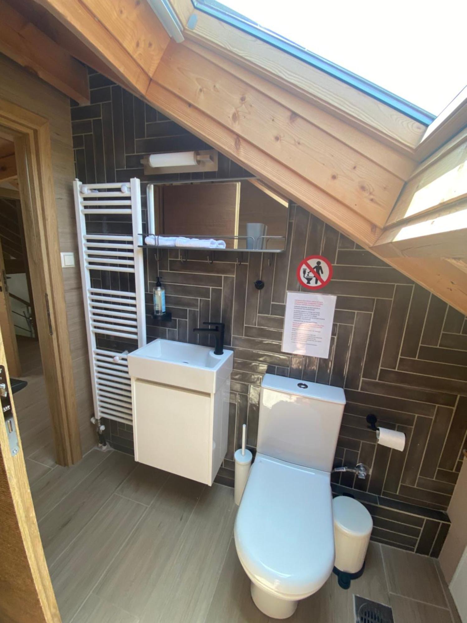 Apartament Aristi Boutique Stonehouse With Attic Zewnętrze zdjęcie