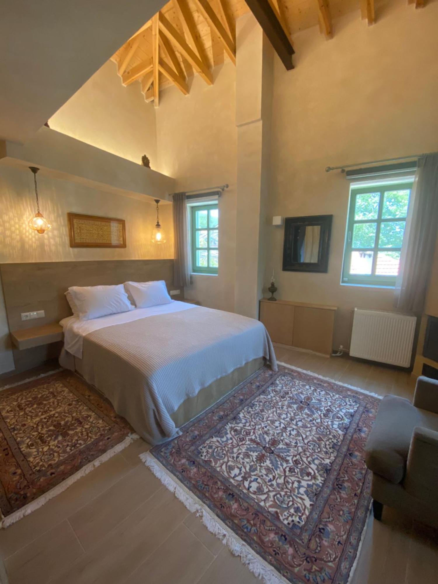 Apartament Aristi Boutique Stonehouse With Attic Zewnętrze zdjęcie