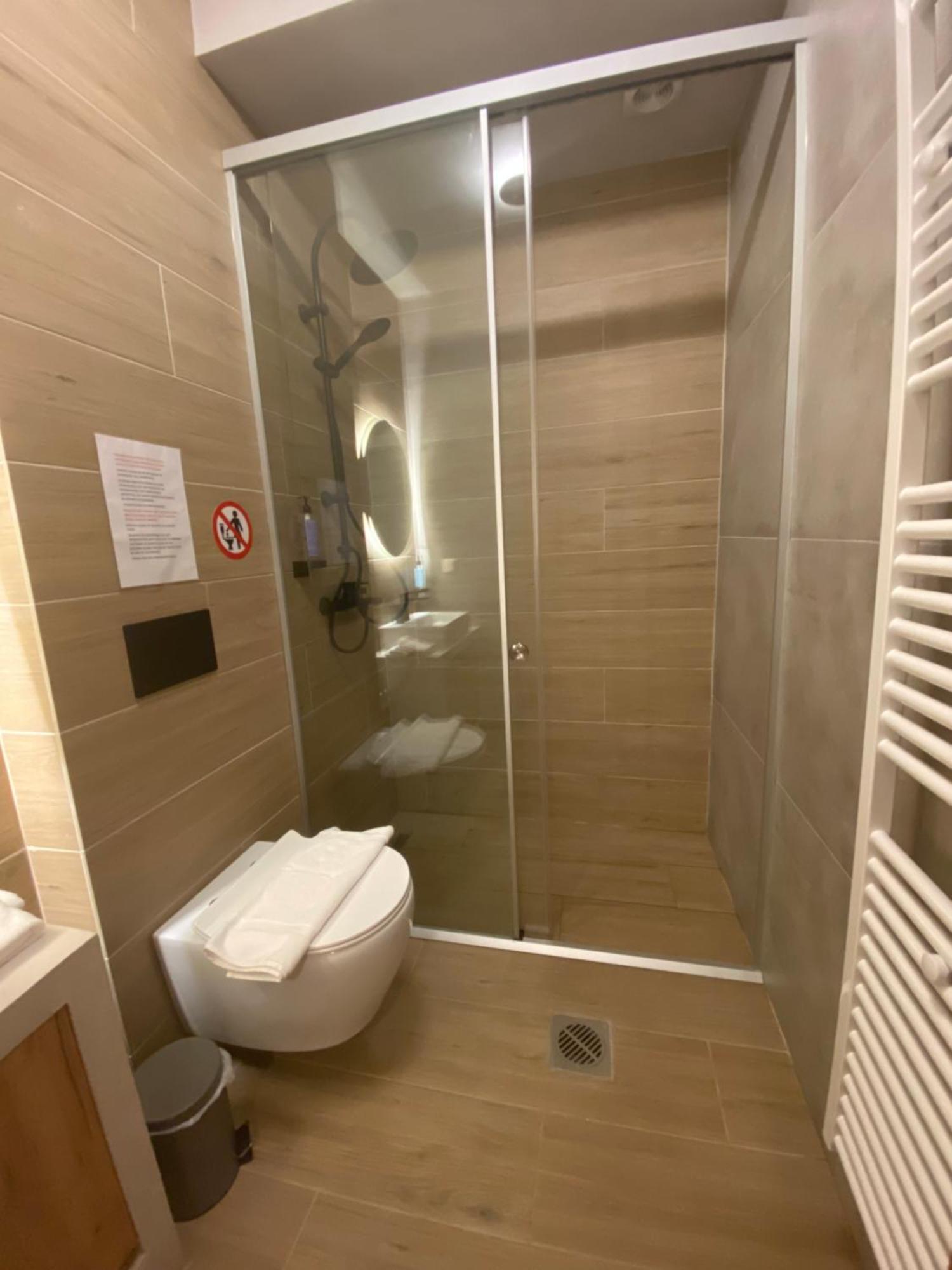 Apartament Aristi Boutique Stonehouse With Attic Zewnętrze zdjęcie