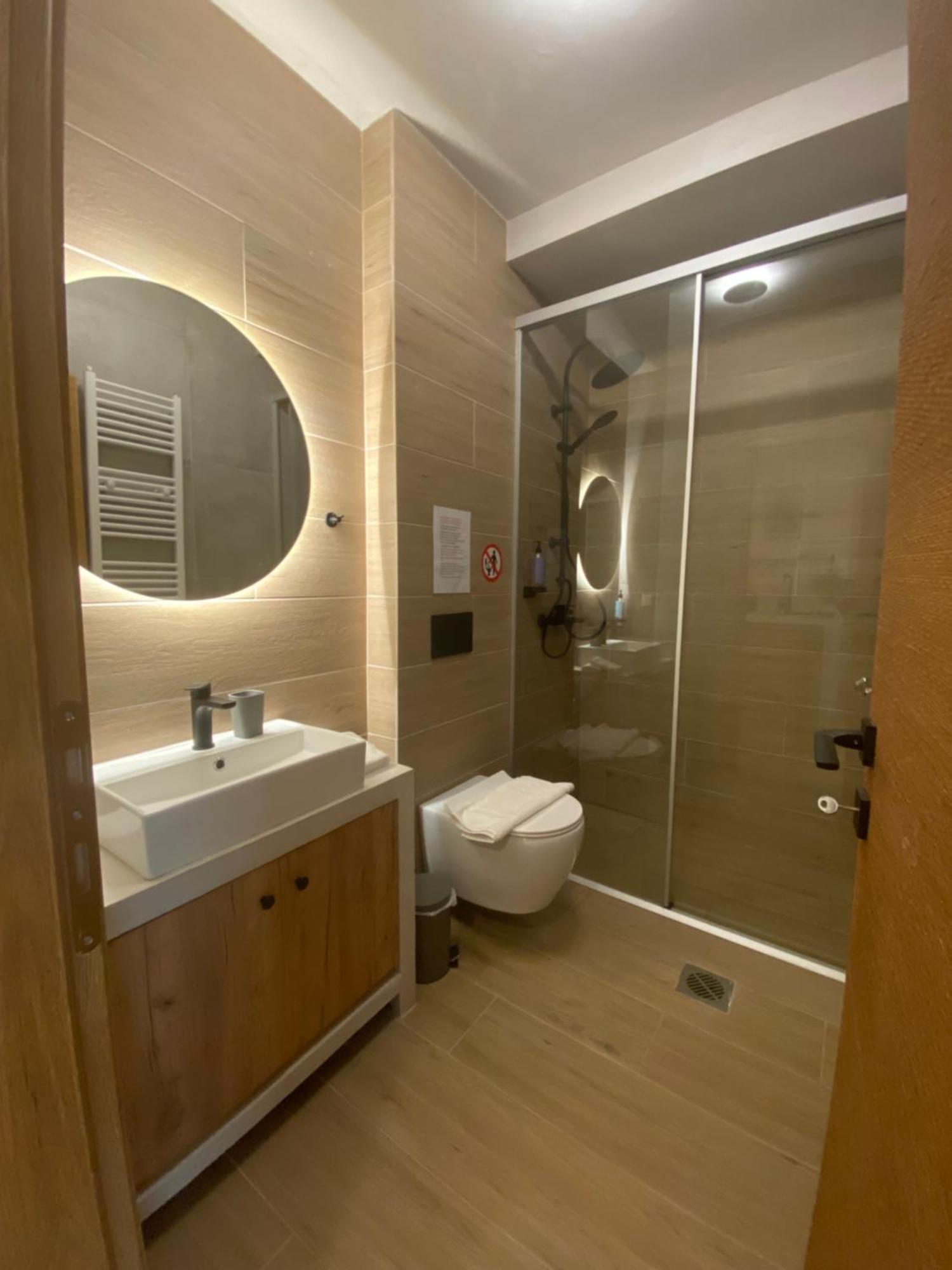 Apartament Aristi Boutique Stonehouse With Attic Zewnętrze zdjęcie