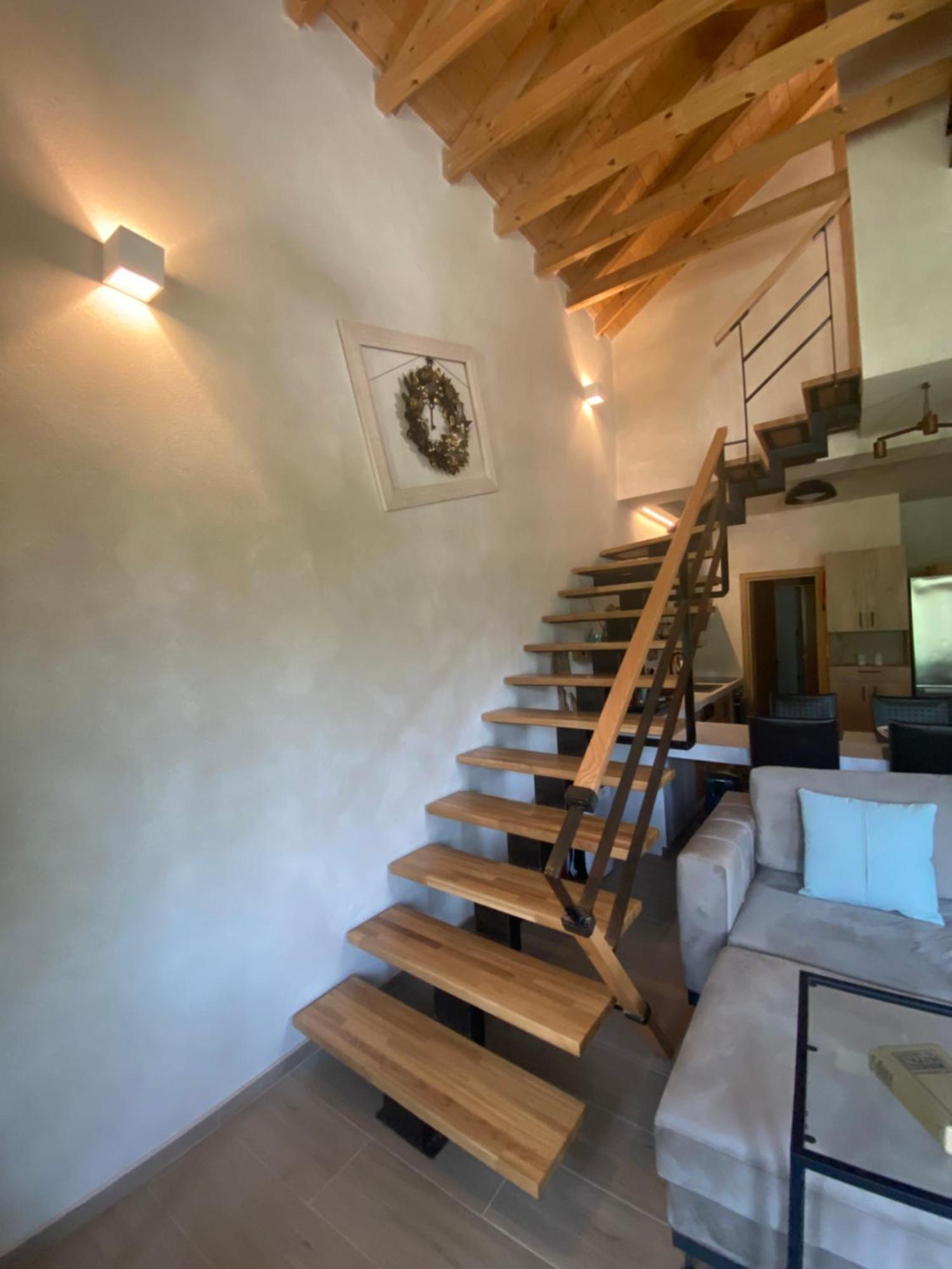 Apartament Aristi Boutique Stonehouse With Attic Zewnętrze zdjęcie
