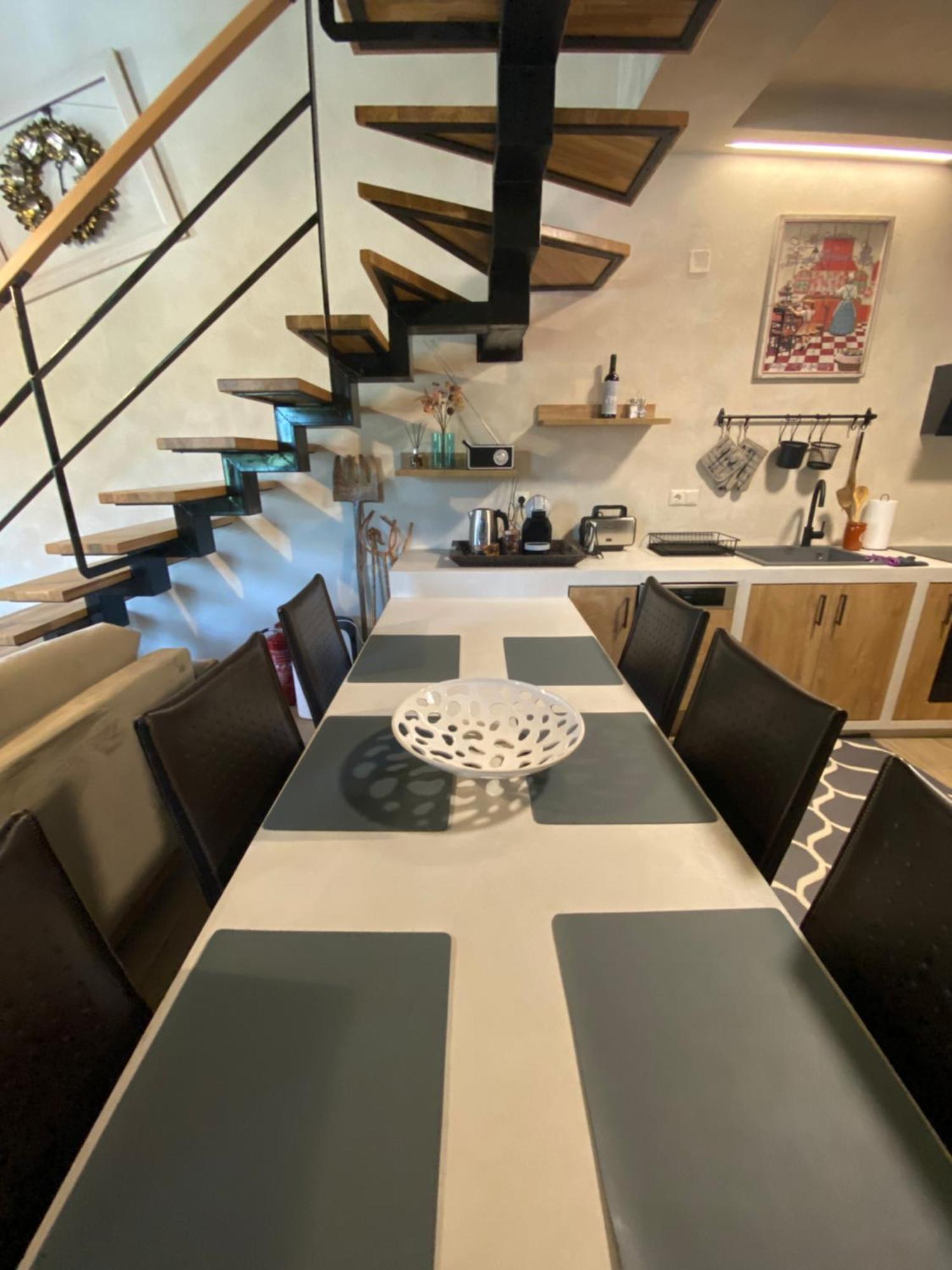 Apartament Aristi Boutique Stonehouse With Attic Zewnętrze zdjęcie