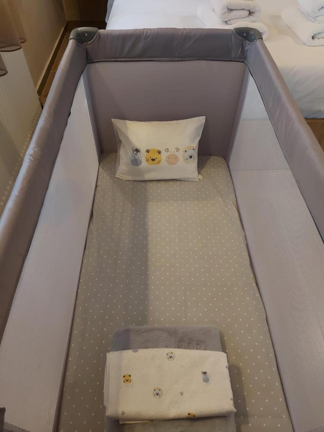 Apartament Aristi Boutique Stonehouse With Attic Zewnętrze zdjęcie