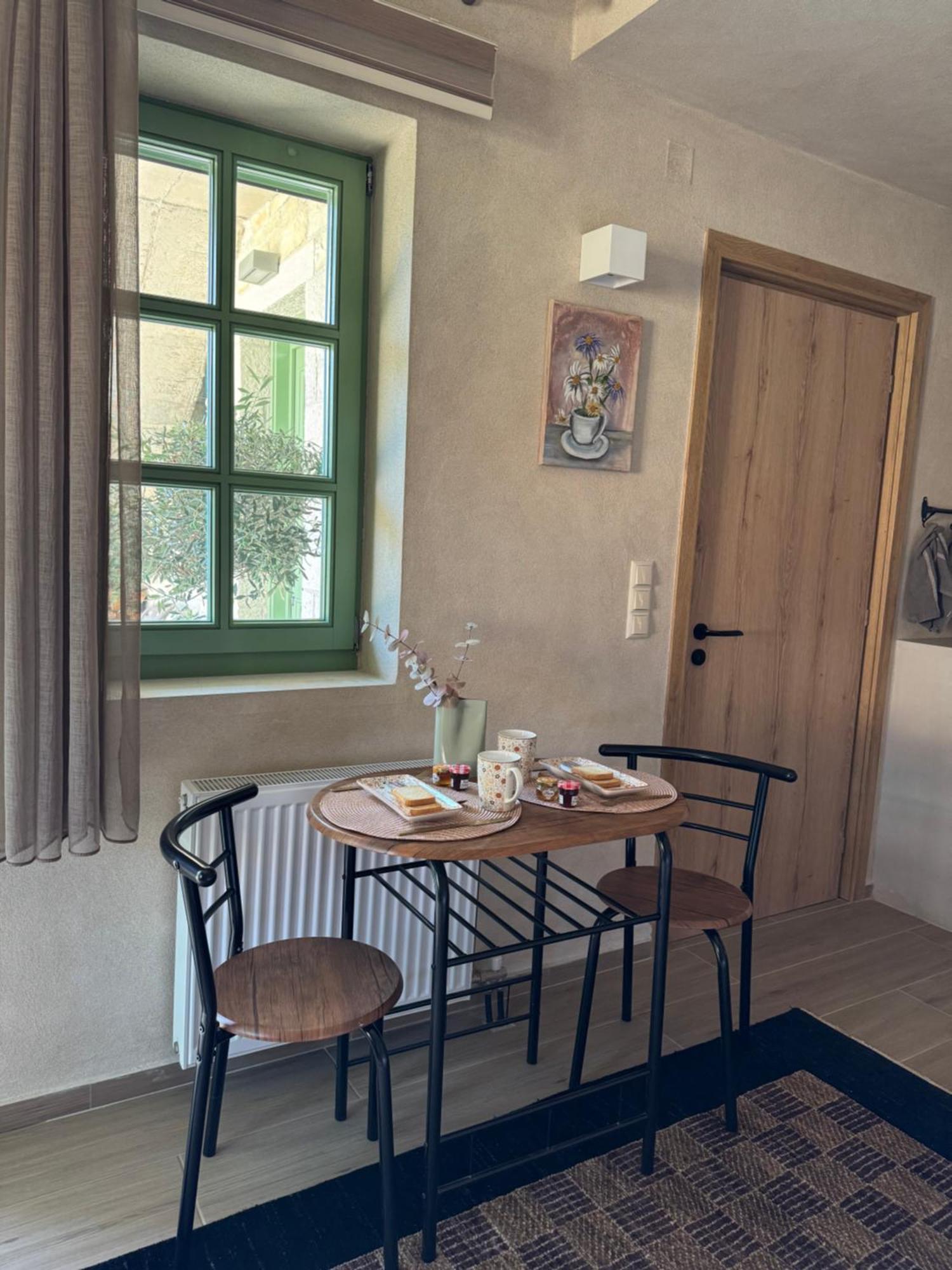 Apartament Aristi Boutique Stonehouse With Attic Zewnętrze zdjęcie