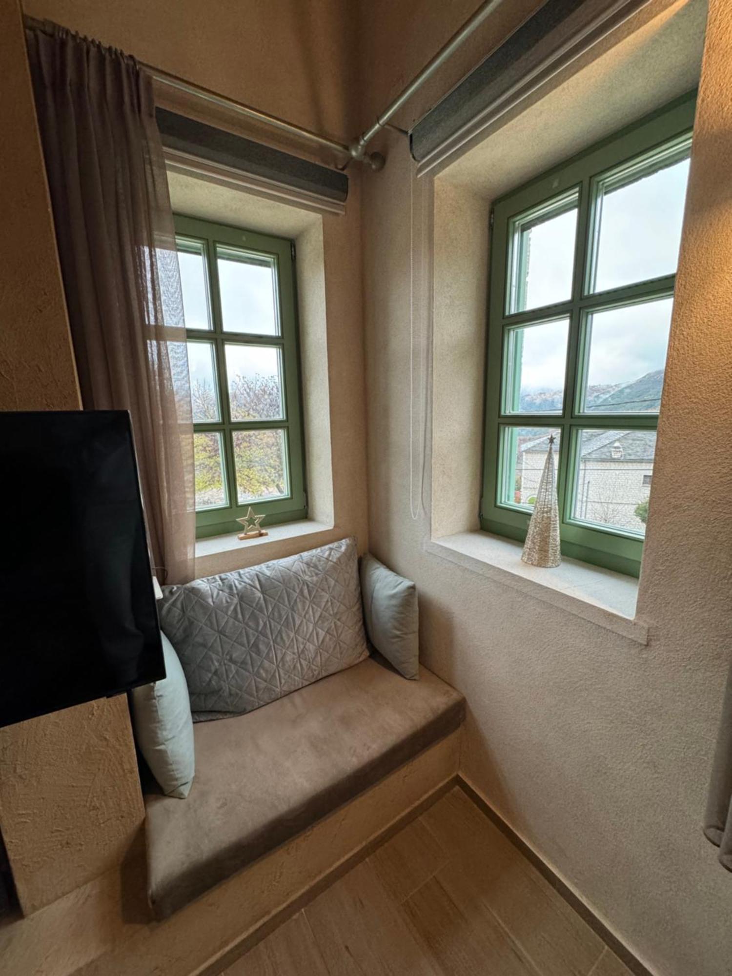 Apartament Aristi Boutique Stonehouse With Attic Zewnętrze zdjęcie