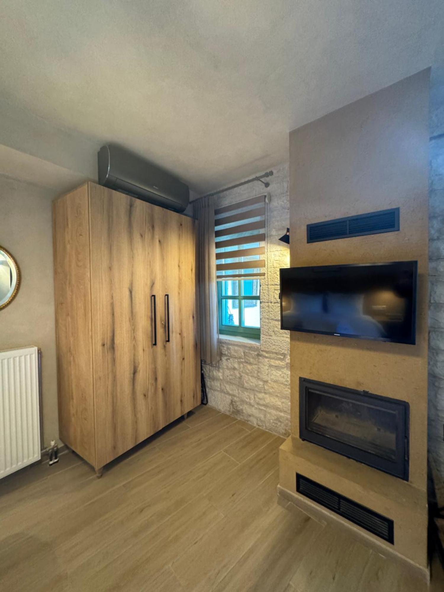 Apartament Aristi Boutique Stonehouse With Attic Zewnętrze zdjęcie