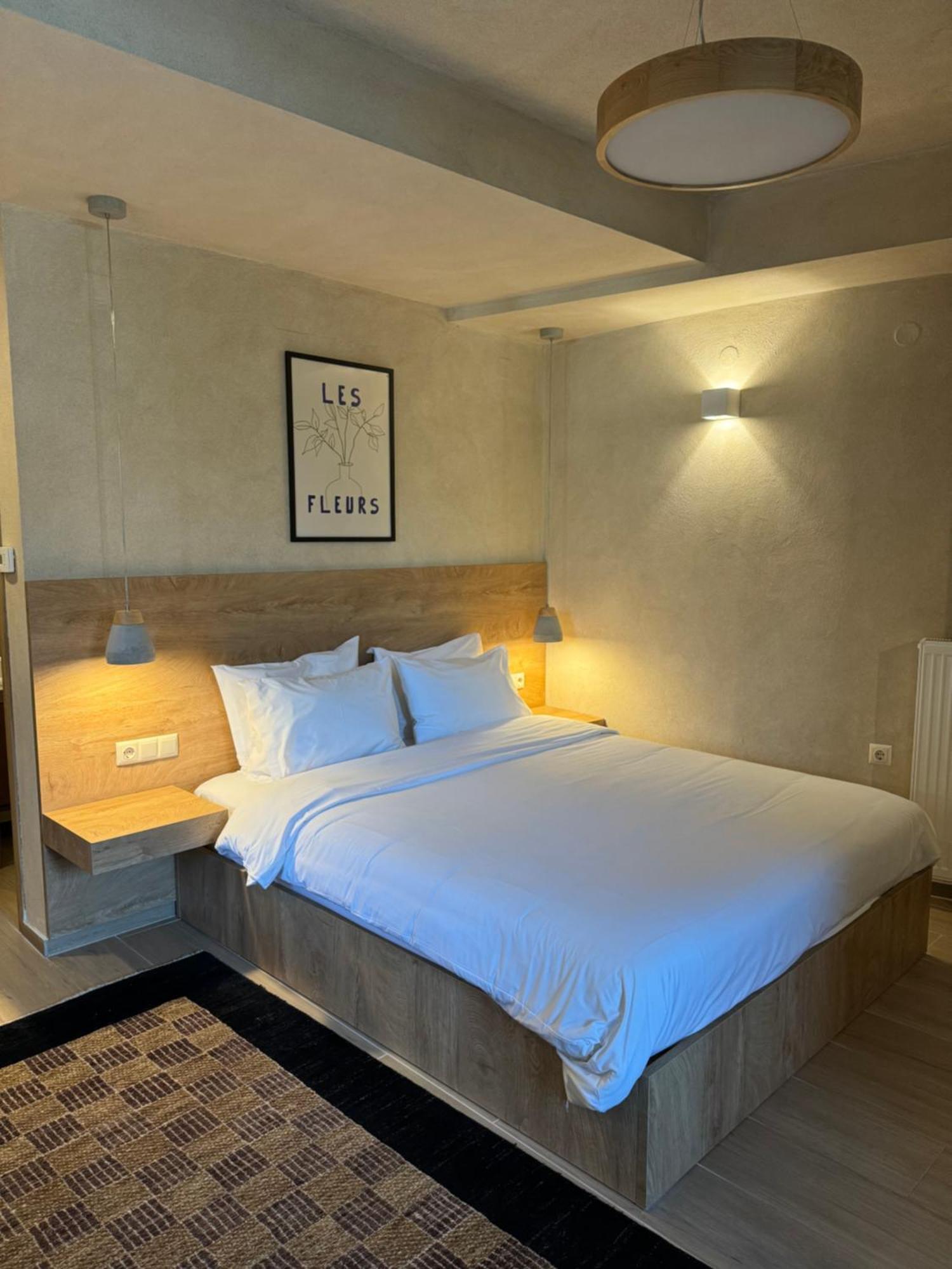 Apartament Aristi Boutique Stonehouse With Attic Zewnętrze zdjęcie