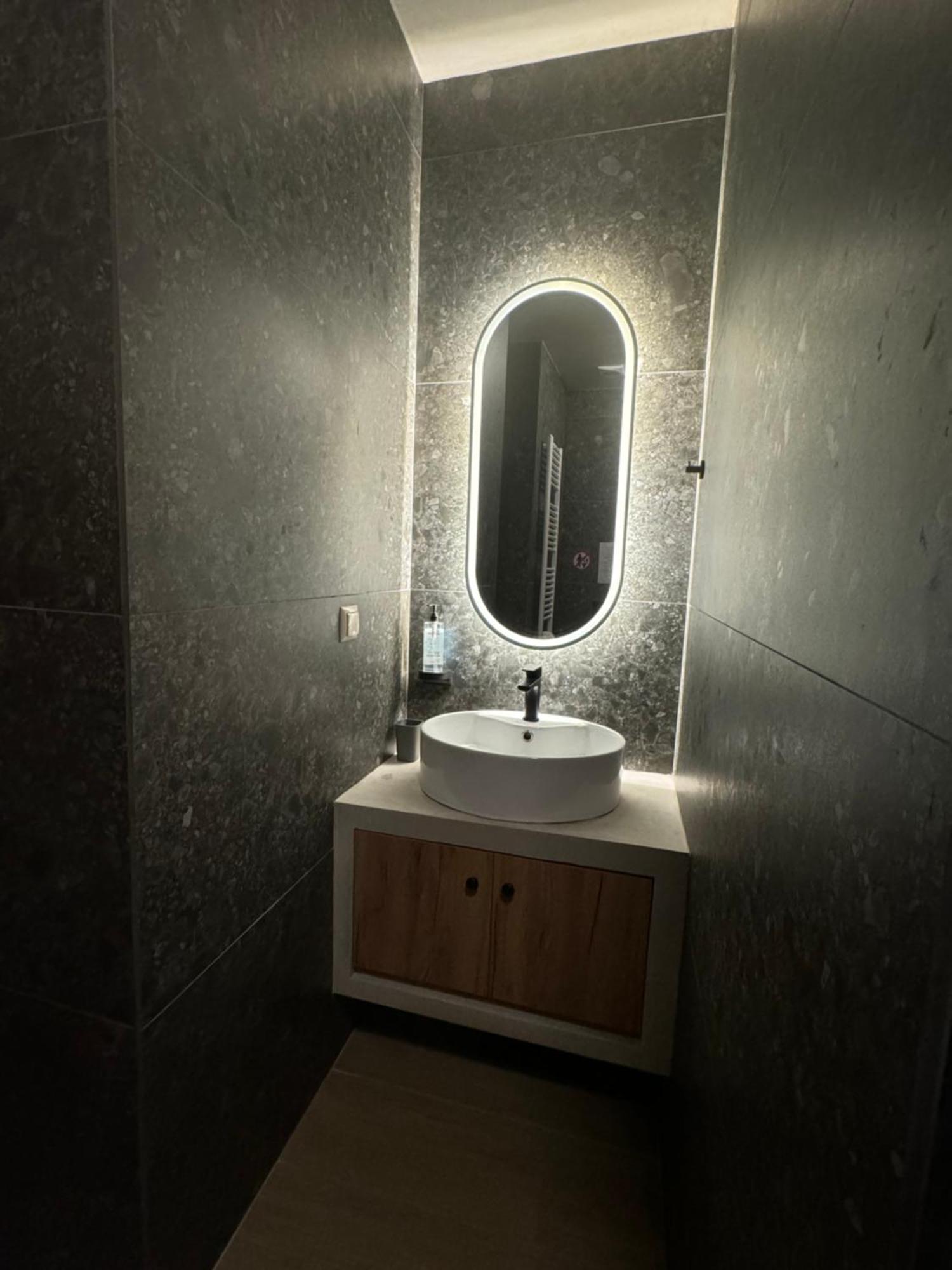 Apartament Aristi Boutique Stonehouse With Attic Zewnętrze zdjęcie