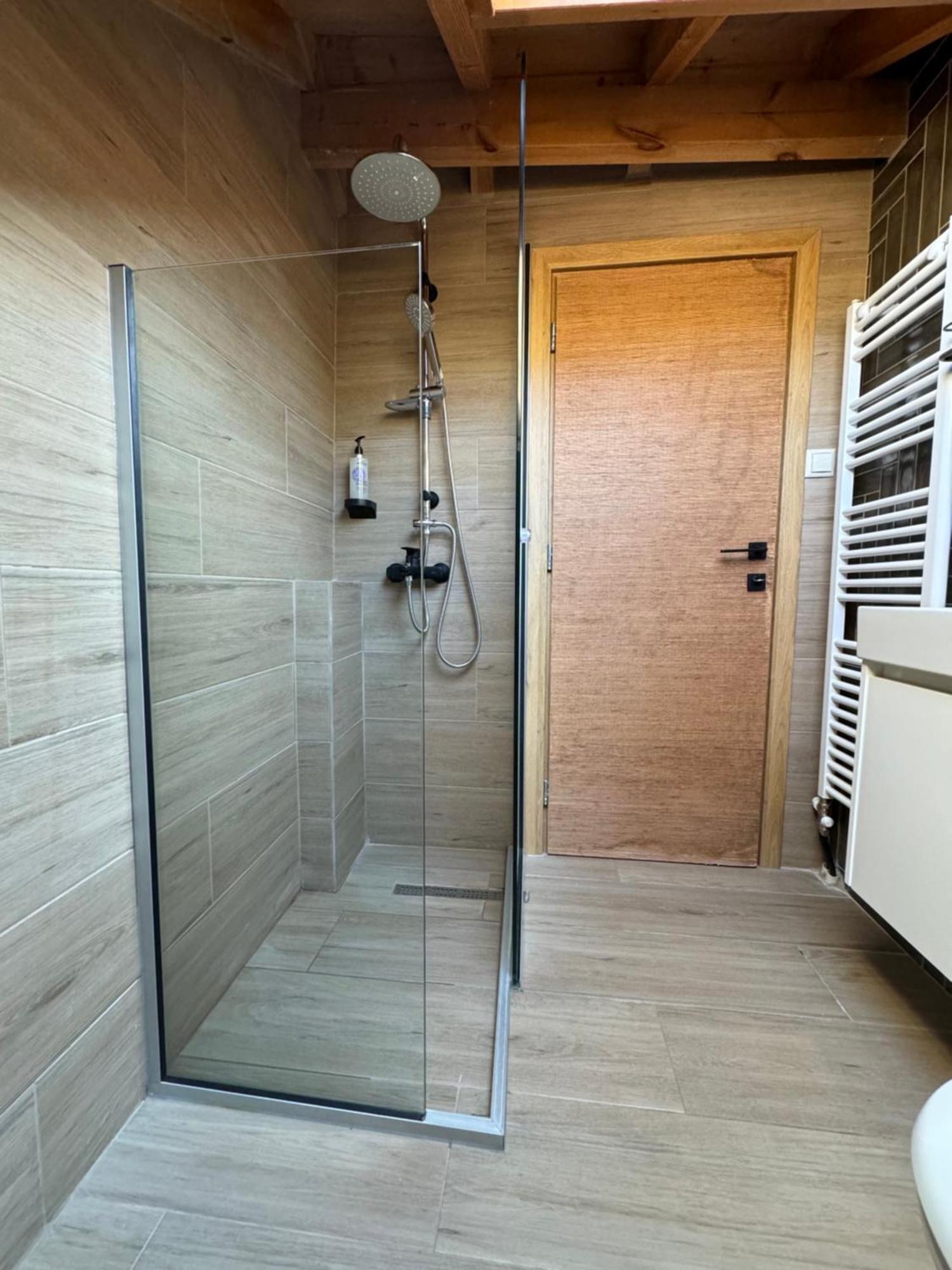 Apartament Aristi Boutique Stonehouse With Attic Zewnętrze zdjęcie