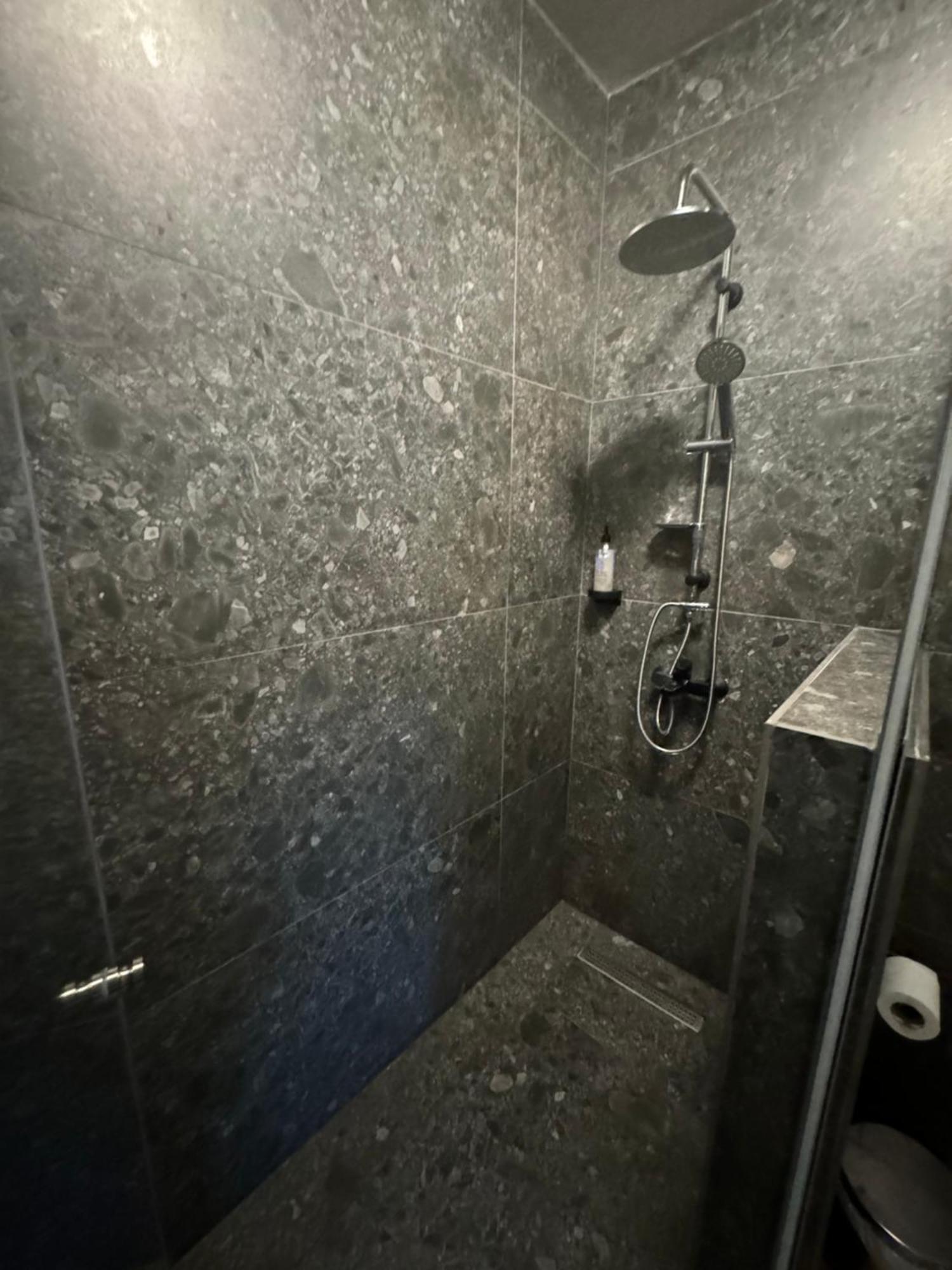 Apartament Aristi Boutique Stonehouse With Attic Zewnętrze zdjęcie