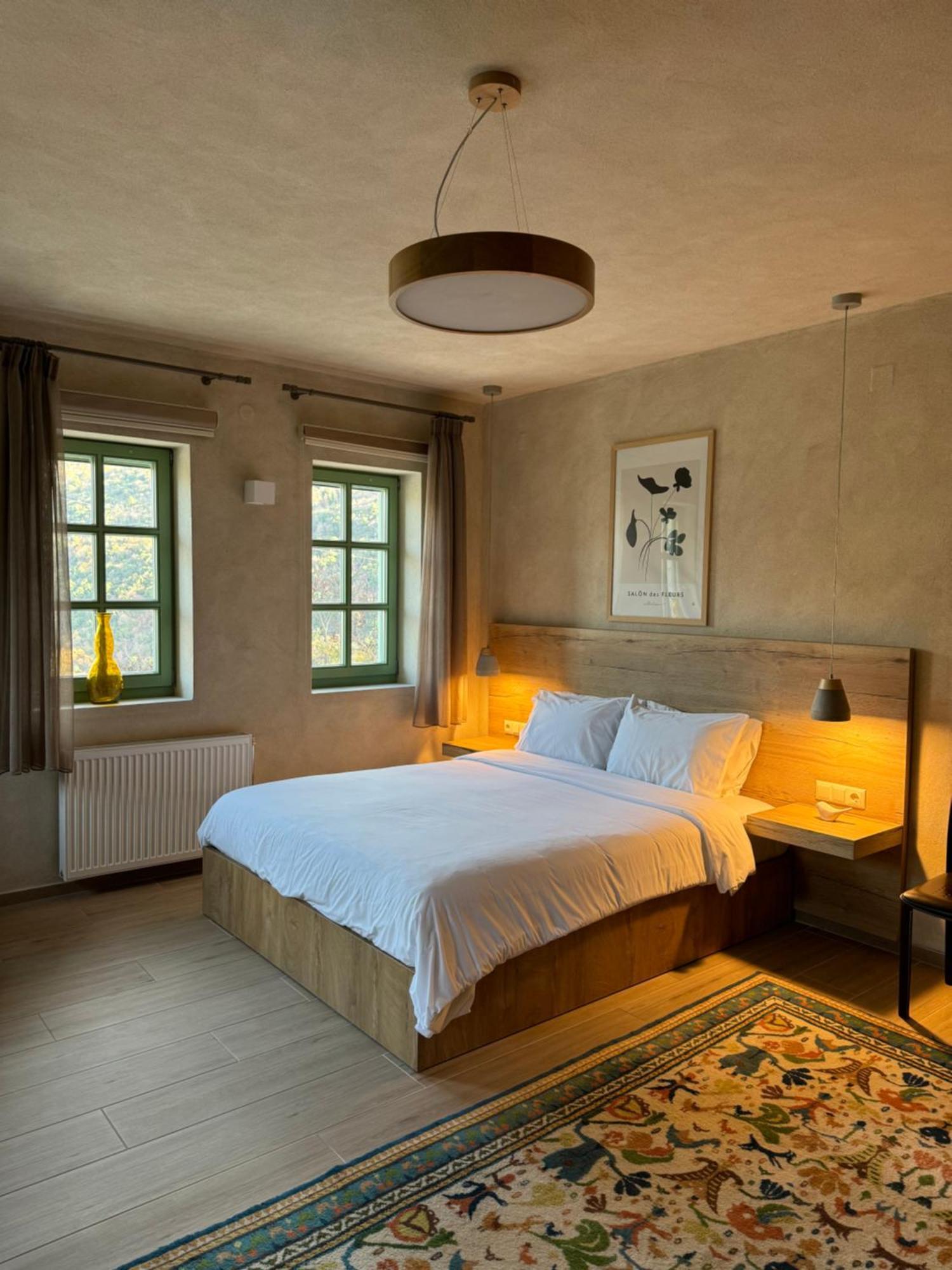 Apartament Aristi Boutique Stonehouse With Attic Zewnętrze zdjęcie